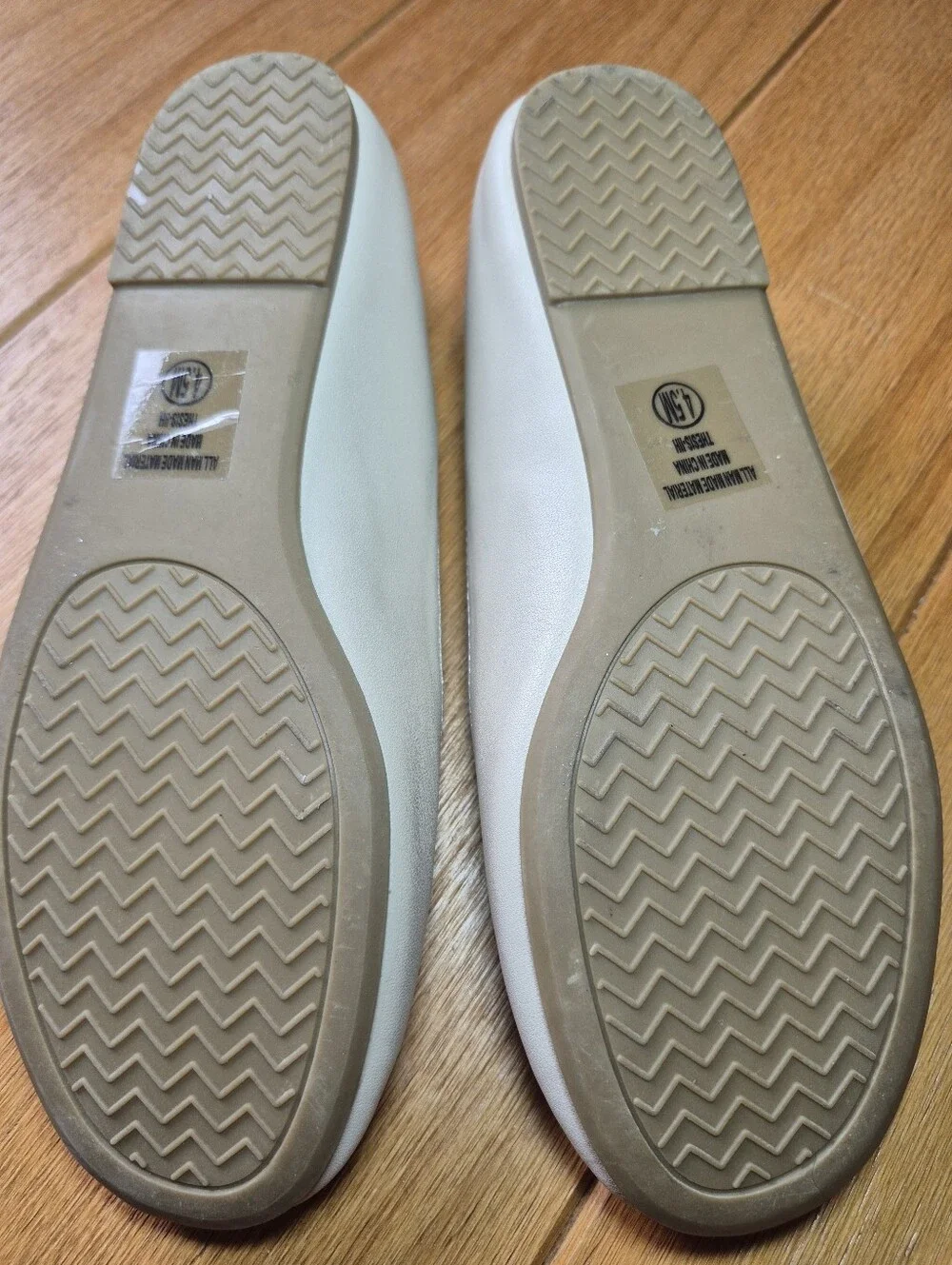 NWOT- Y-Not Thesis Ballet Flats - Big Girls Size‎ 4.5